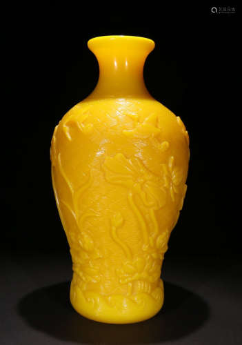 YELLOW GLASS VASE CARVED WITH LOTUS