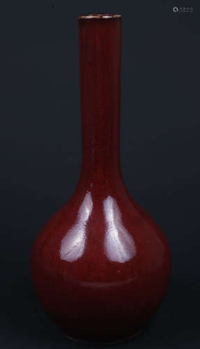 红釉长颈瓶