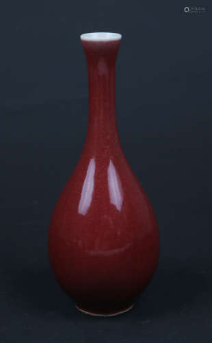 红釉胆瓶