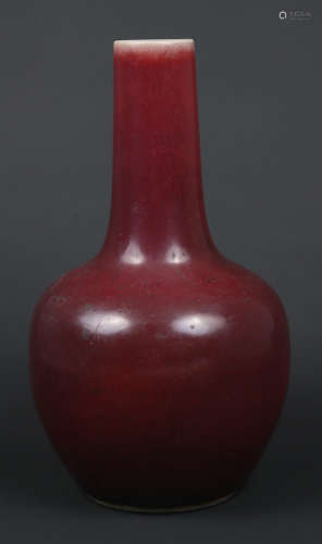 红釉天球瓶