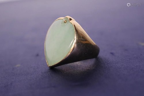 10 k Large Gentleman Gold Ring with Jade Gemstone