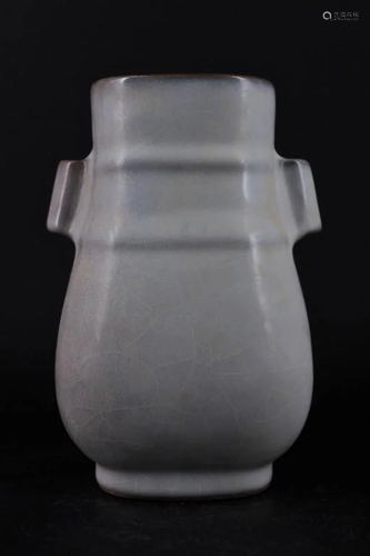 Song Porcelain Guanyao Vase