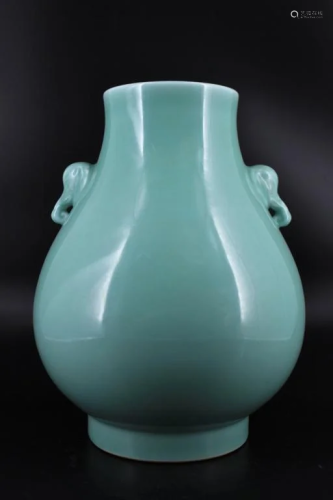 Large Qing Porcelain Double Ear Glazed Vase
