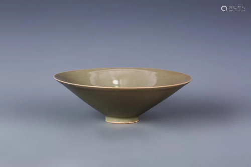 A LONGQUAN KILN CELADON BAMBOO HAT BOWL