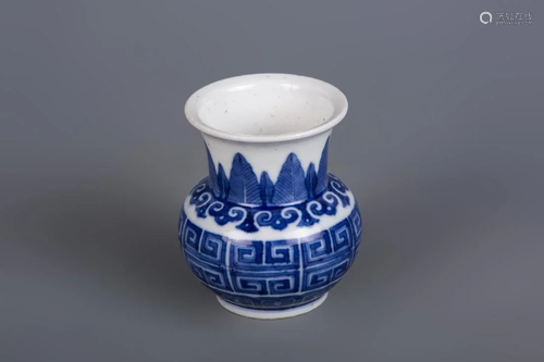 A BLUE & WHITE VAKARUFALHI PORCELAIN BIN