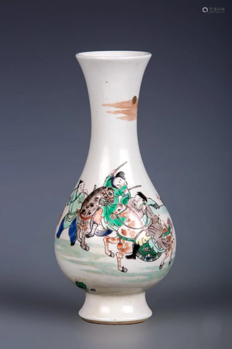 A WUCAI 'FIGURES' PIPA ZUN VASE