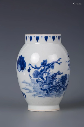 A BLUE & WHITE PANORAMIC VASE