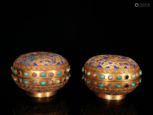 A PAIR OF GEMSTONE INLAID SILVER ENAMELED BOXES