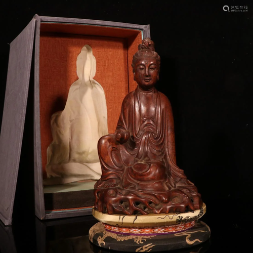 AN EAGLEWOOD CARVING FIGURINE OF GUANYIN