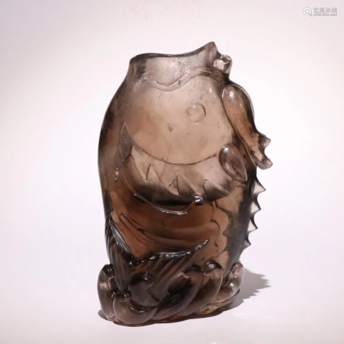 A CRYSTAL CARVING FISH BOTTLE