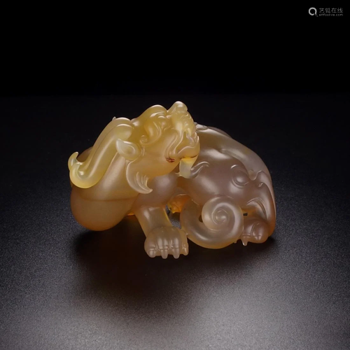 AN AGATE CARVING FIGURINE OF CHI-TIGER