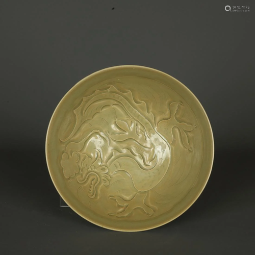 A YUE KILN DRAGON RELIEFS PORCELAIN BOWL