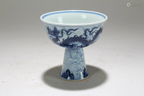 A Chinese Detailed Dragon-decorating Blue and White