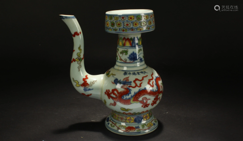 A Chinese Dragon-decorating Porcelain Ewer Display