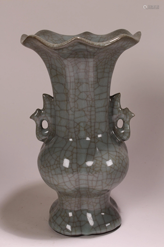 A Chinese Duo-handled Crackglaze Fortune Porcelain Vase