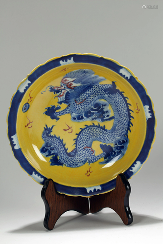 A Chinese Dragon-decorating Detailed Yellow Porcelain