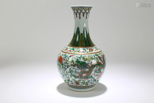 A Chinese Dragon-decorating Ancient-framing Porcelain