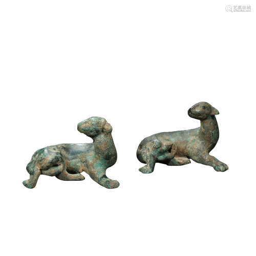 A PAIR OF GILT BRONZE BEASTS, HAN DYNASTY, CHINA