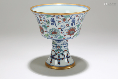 A Chinese Fortune Bat-framing Porcelain Tall-end Cup