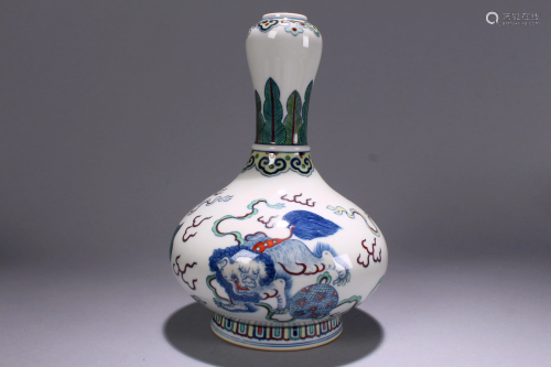 A Chinese Myth-beast Detailed Fortune Porcelain Vase