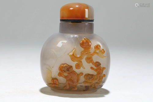 A Chinese Monkey-portrait Agate-curving Snuff Bottle