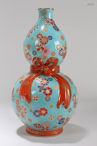 A Chinese Blue-coding Tie-fortune Porcelain Vase