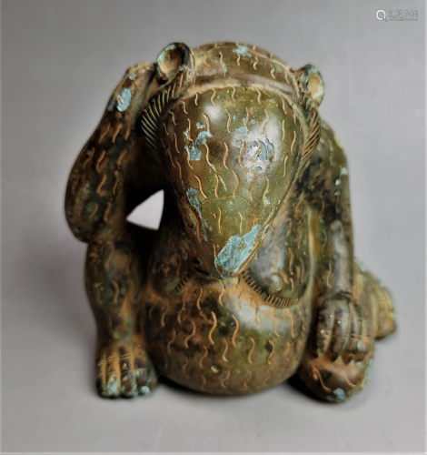 A Chinese Spring and Autumn period style bronze bear