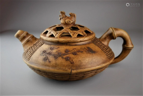 A C hinese Qing style yixing clay teapot