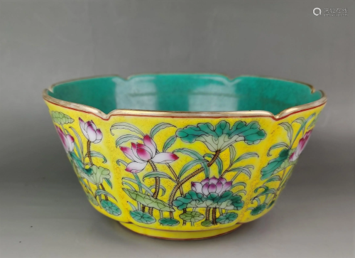 A Chinese famille rose porcelain bowl