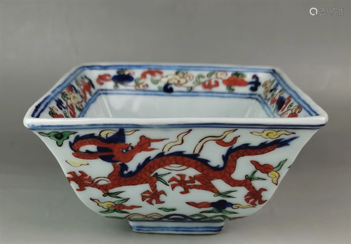 A Chinese Ming style wucai dragon bowl