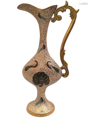 Classy and curvy vase with attractive detailing