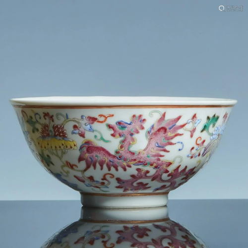 A bowl with colorful phoenix pattern made in the reign