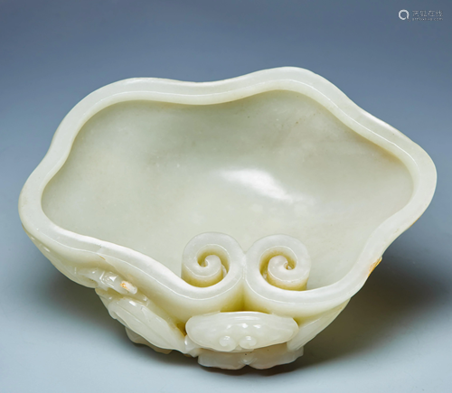 Hetian white jade Ruyi vessel