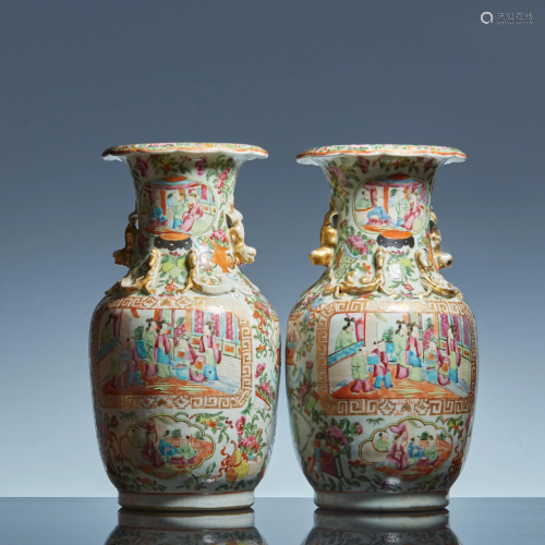 A pair of colorful double ear bottles of Qianlong in