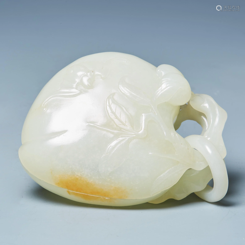 Hetian white jade peach ornaments