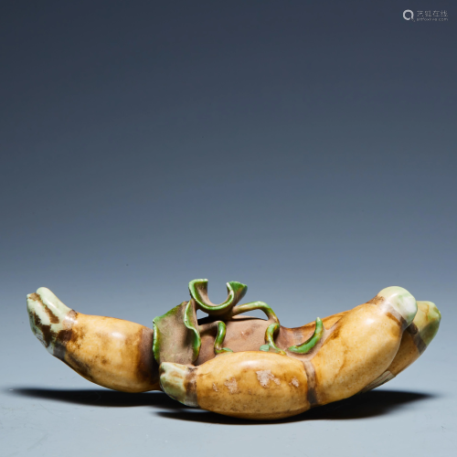 Three color porcelain with lotus root in Song Dynasty