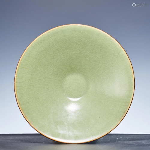 Green porcelain plate of Longquan kiln in Song Dynasty