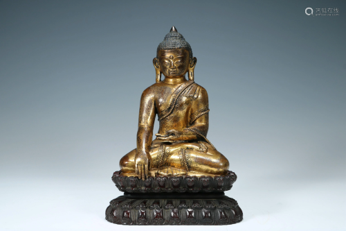 The bronze gilded Buddha statue of Sakyamuni in Qing