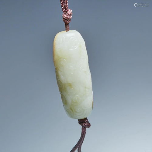 The cloud pattern Pendant of Hetian white jade carving