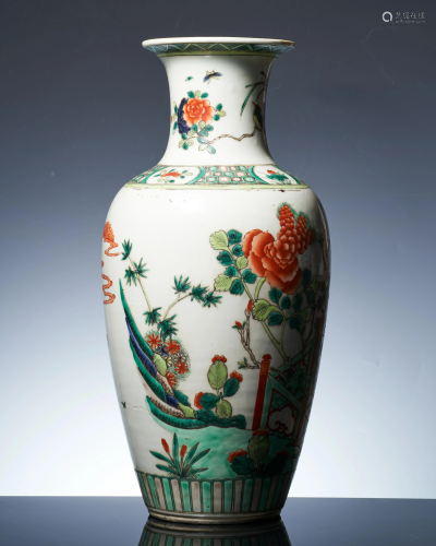 Early Qing Dynasty famille rose vase with flower