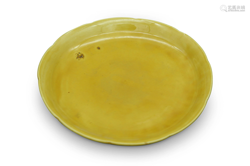 A yellow-glazed dish, Dia 36 cm