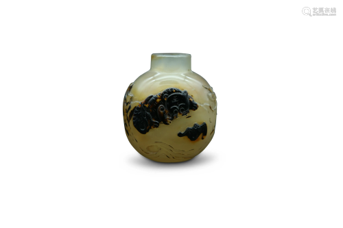 An agate carved snuff bottle, H 4,5 cm