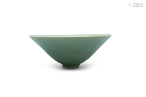 A longquan celadon bowl, Dia 16 cm