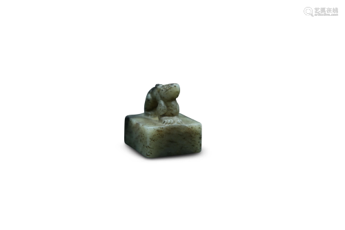 A jade seal, H 3 - - W 2,5 - L 2,7 cm