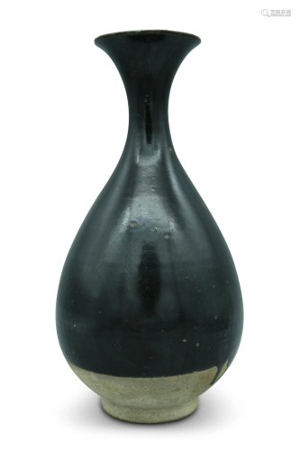 A black-glazed bottle vase, H 31 cm