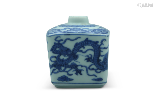 A blue and white 'dragon' squared jar, H 8 cm
