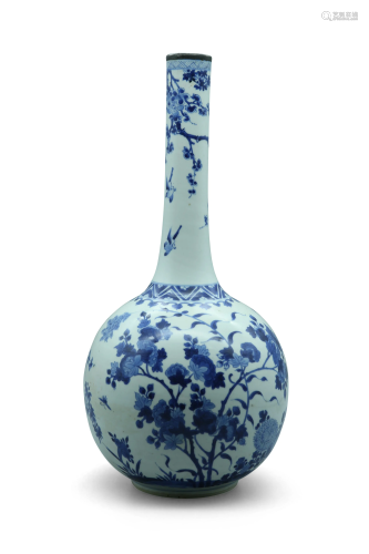 A blue and white bottle vase, decorated flower