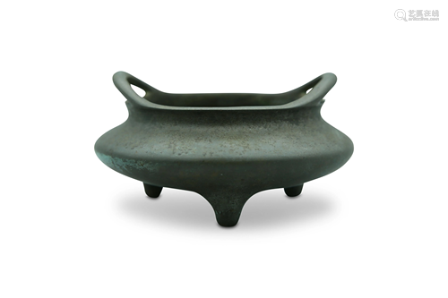 A bronze censer, H 3,6 - Dia 7 cm - Weight 280 g