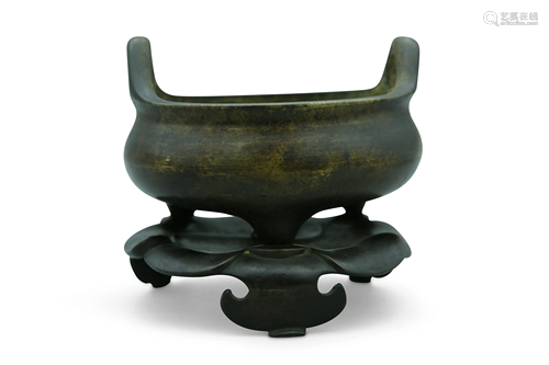 A bronze censer, on a ditto lotus-leaf shaped base, H