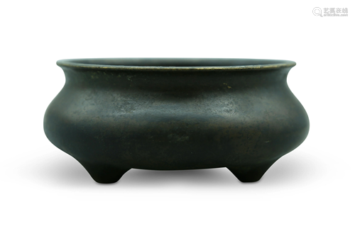 A bronze tripod censer, H 5,5 - Dia 12 cmWeight 1285 g